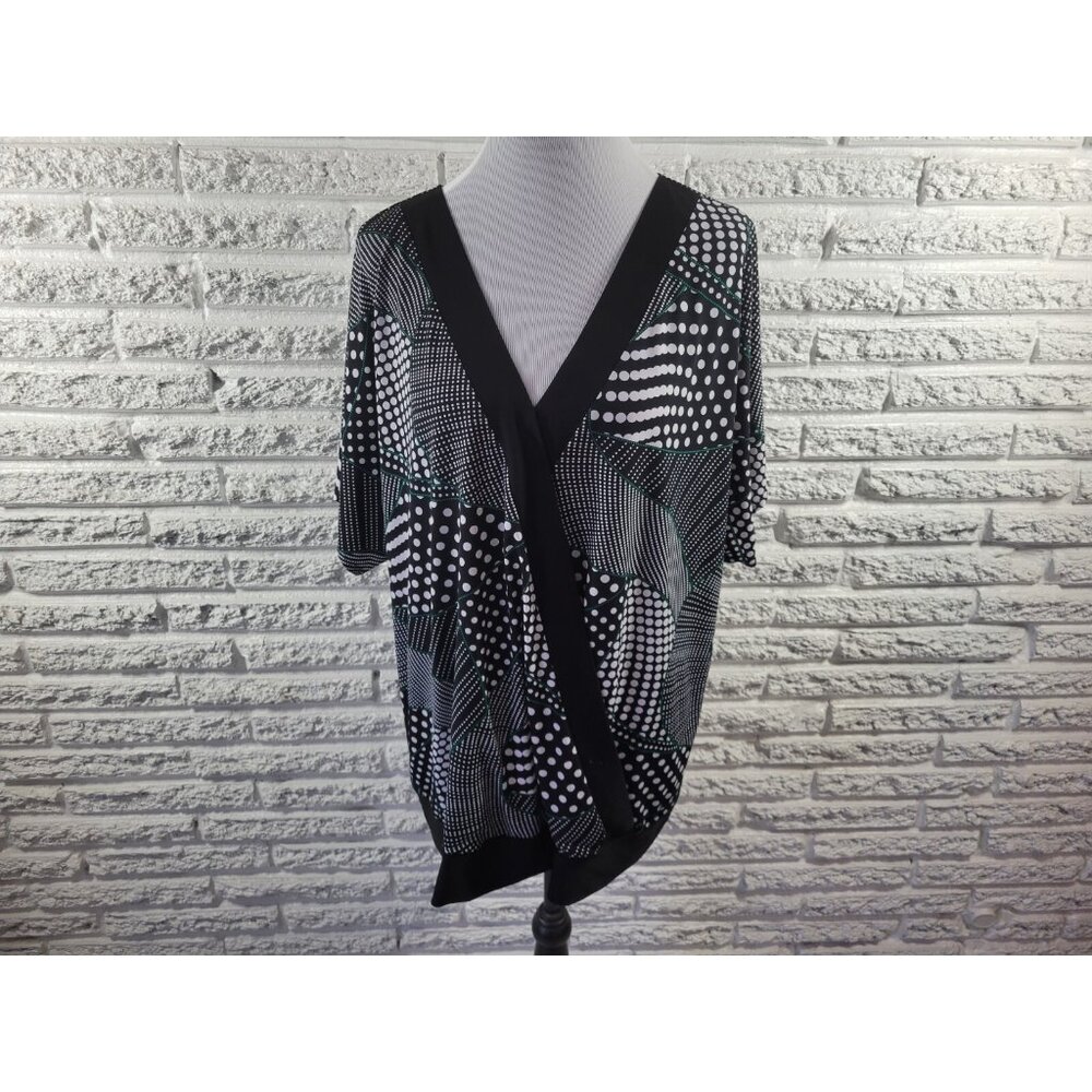 Avenue 22/24 Plus Size Blouse Black Geometric V-Neck Short Sleeve GEO367E